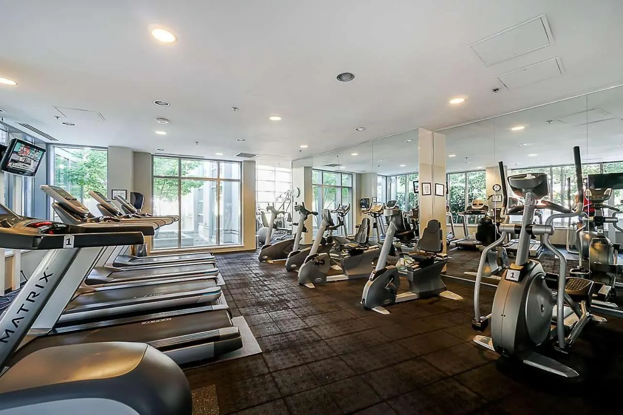 Downtown Condo With Great City Views 밴쿠버 0*,