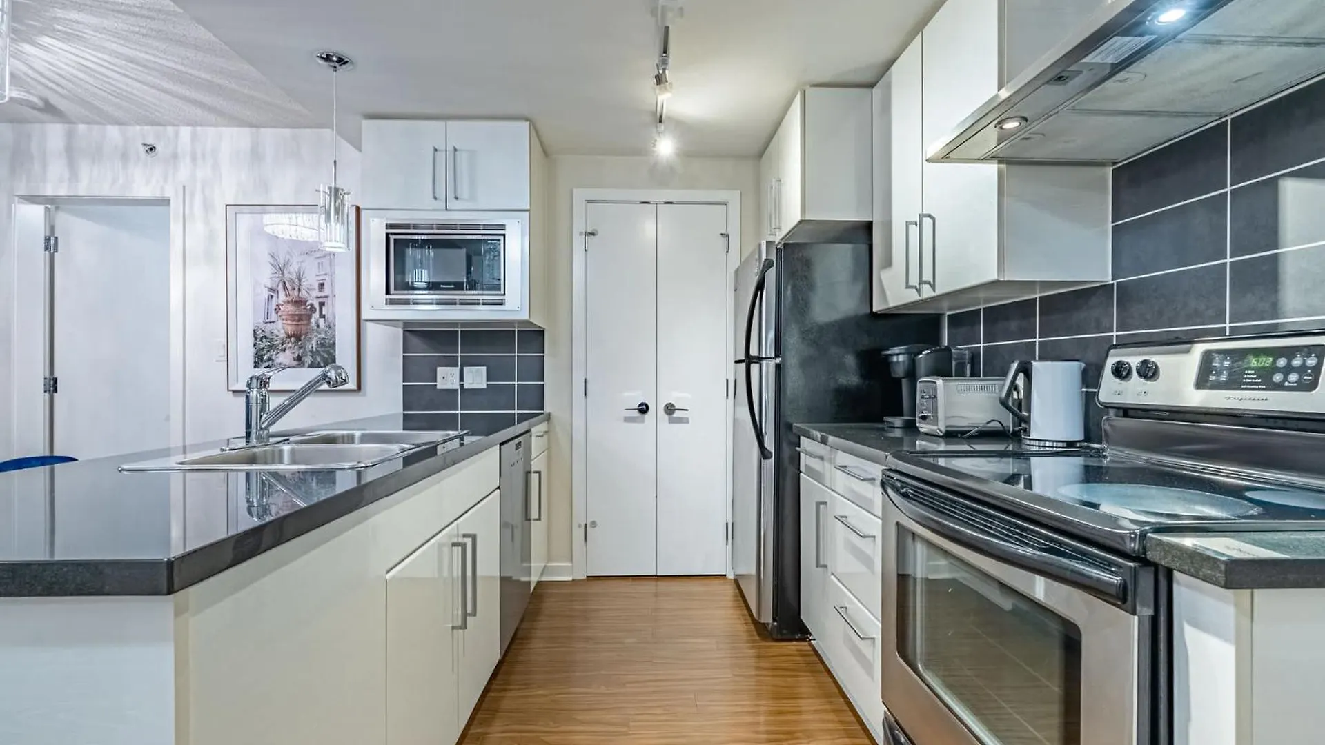 Downtown Condo With Great City Views 밴쿠버 0*,  캐나다