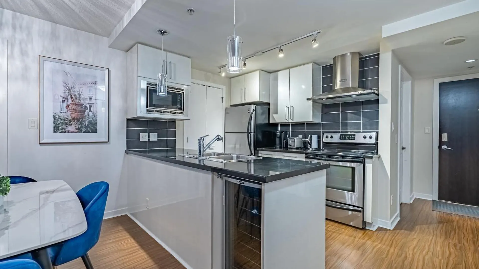 Downtown Condo With Great City Views 밴쿠버 아파트