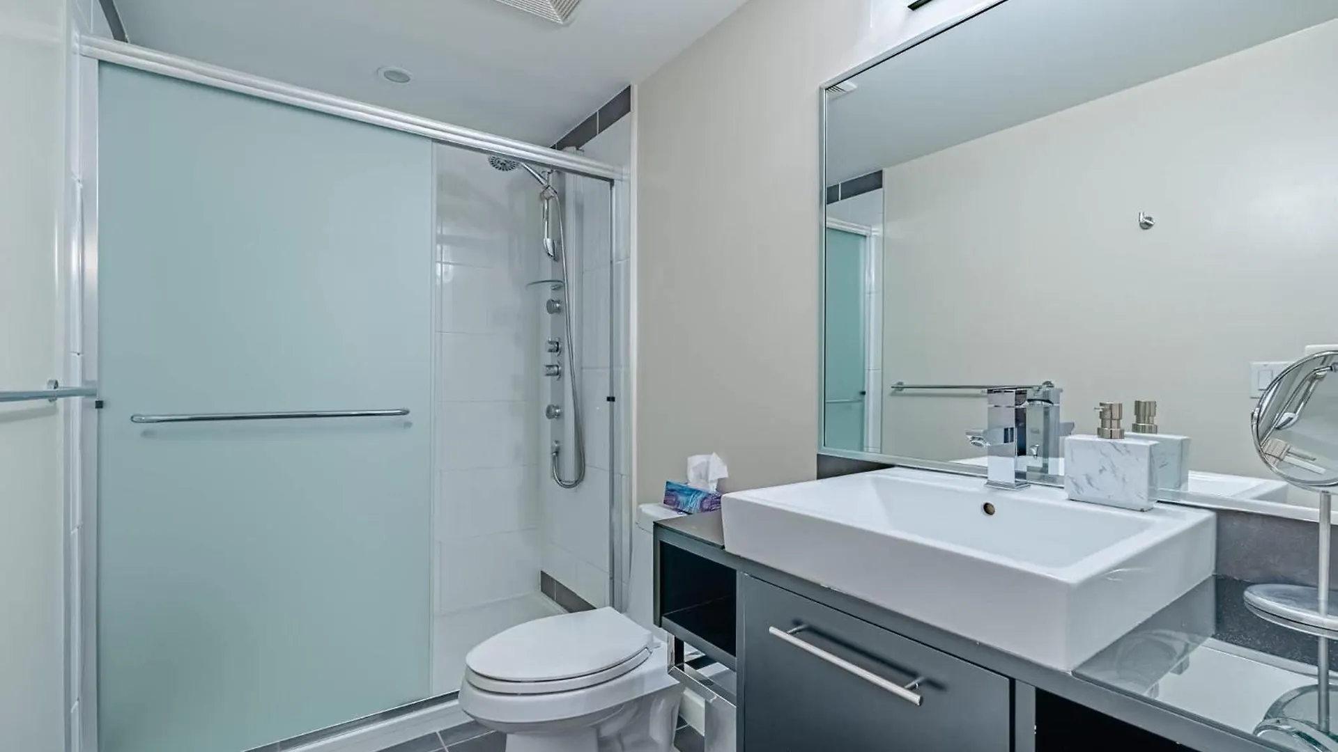 아파트 Downtown Condo With Great City Views 밴쿠버