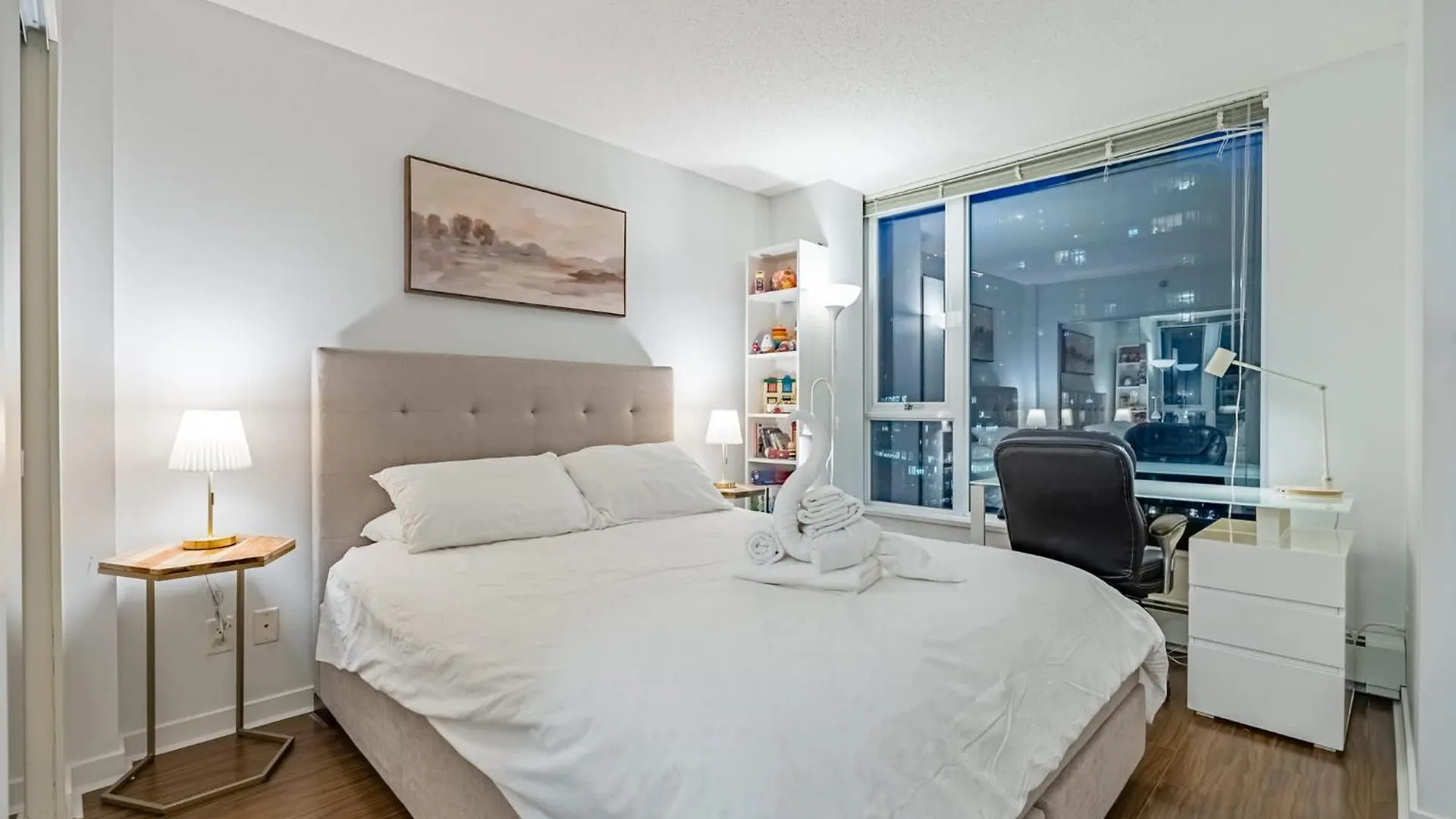 Downtown Condo With Great City Views 밴쿠버